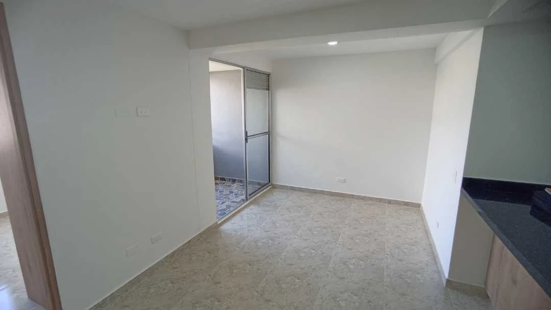 Se arrienda apto en sector madera
