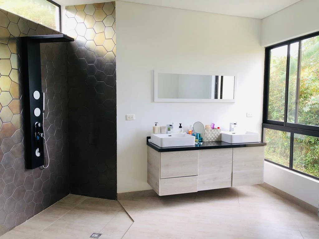 CASA LOTE EN VENTA Y ARRIENDO RIONEGRO VIA AL CARMEN 