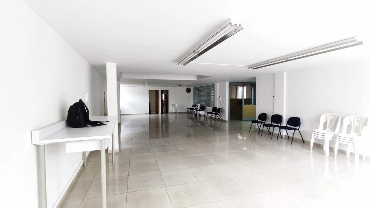 Oficinas en arriendo mall comercial cerca al parque del poblado