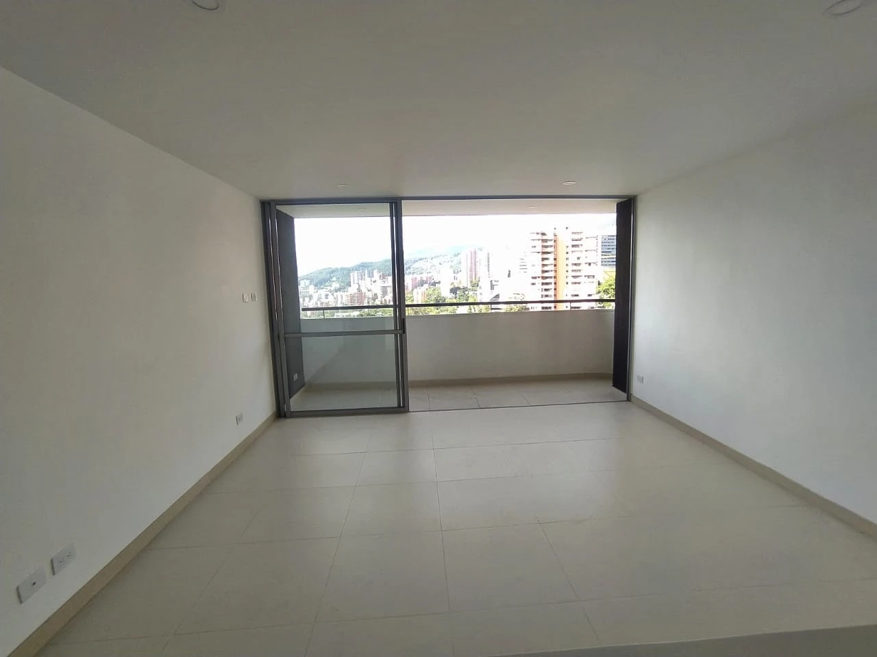 Apartamento en arriendo sector Loma de los Gonzalez