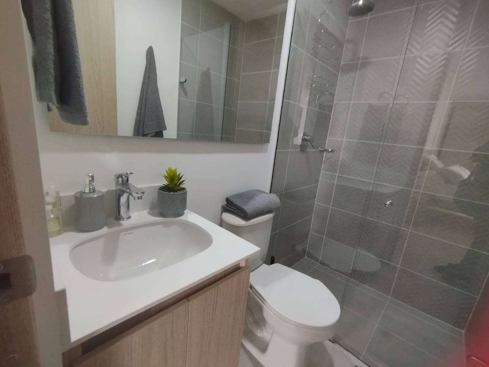 Apartamento amoblado en guayabal sector santa fe