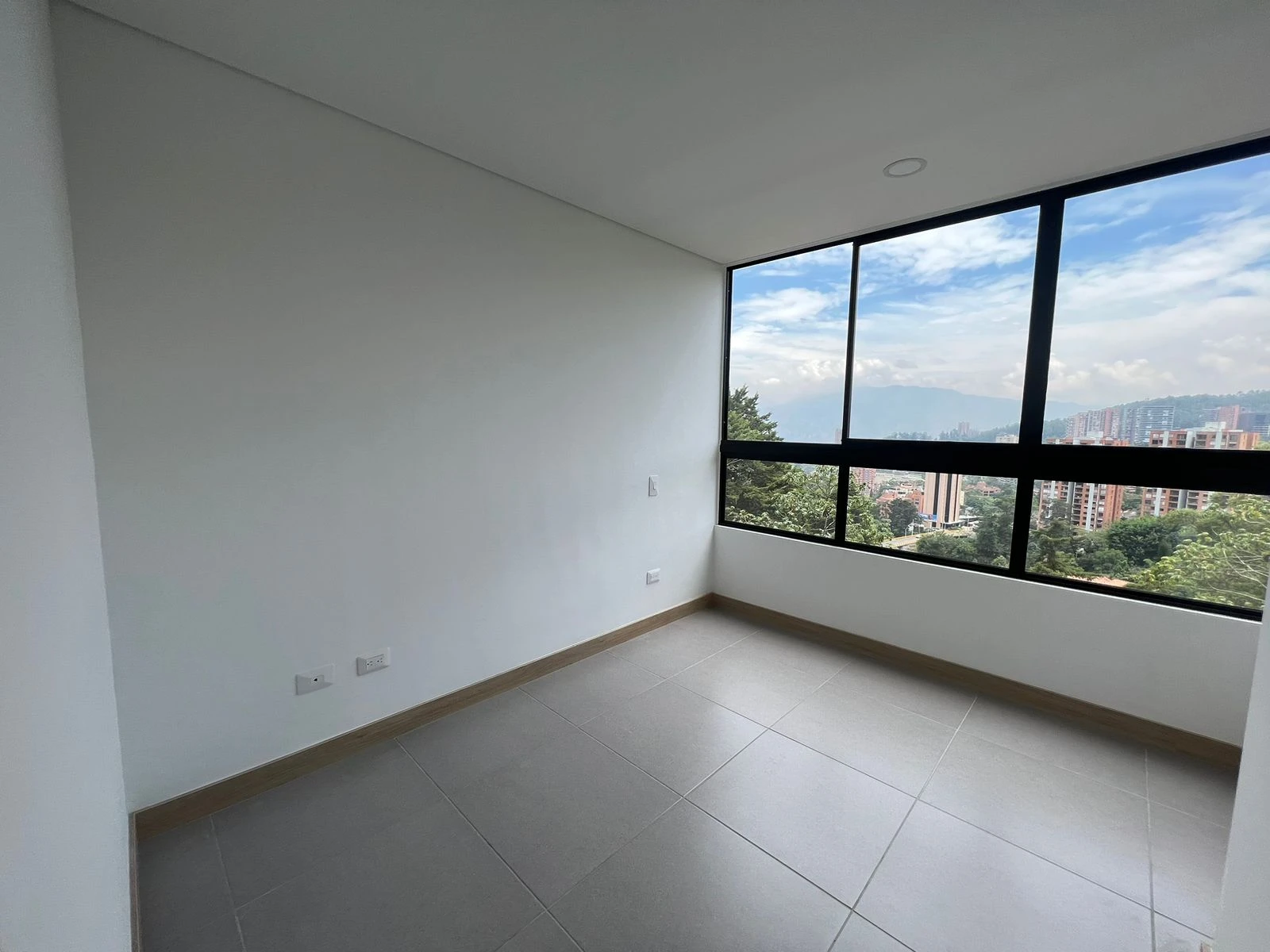 ARRIENDO APARTAMENTO EN EL POBLADO