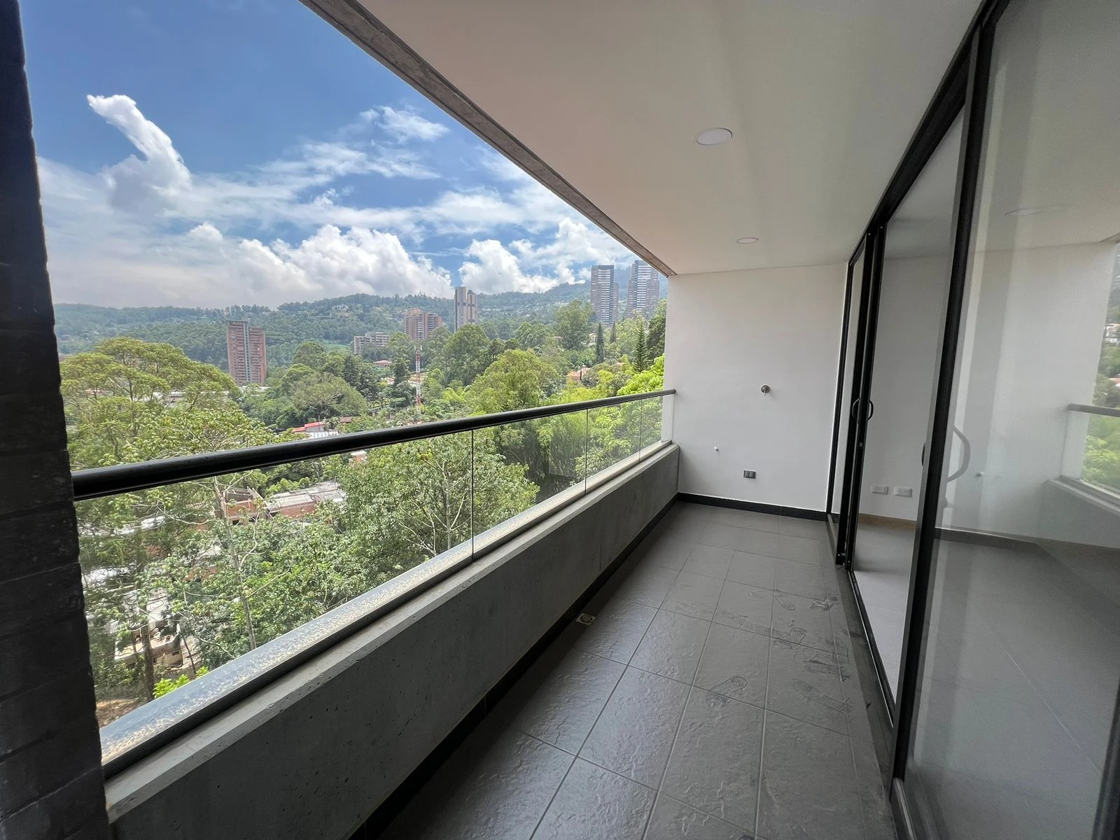 ARRIENDO APARTAMENTO EN EL POBLADO