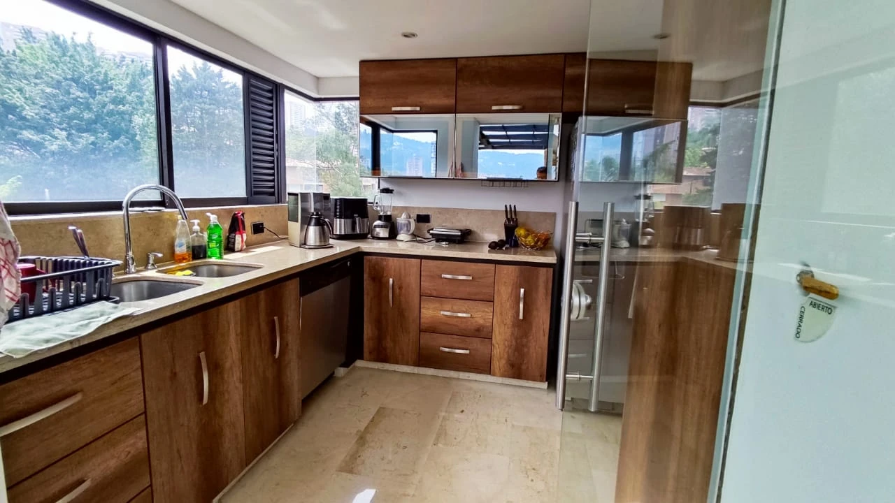 apartamento amoblado en arriendo sector Tesoro transversal Superior