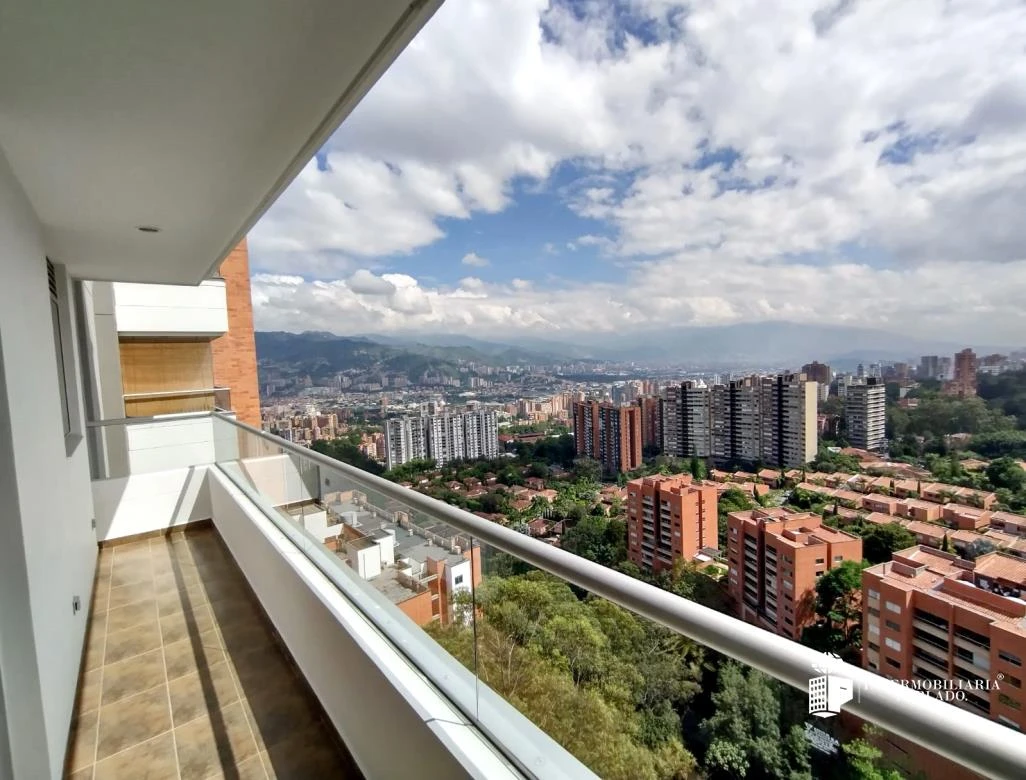 Apartamento en arriendo sector loma del Esmeraldal