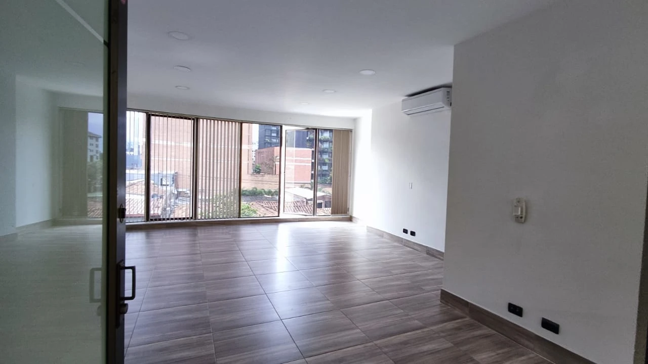 Oficina en Arriendo sector poblado la 10