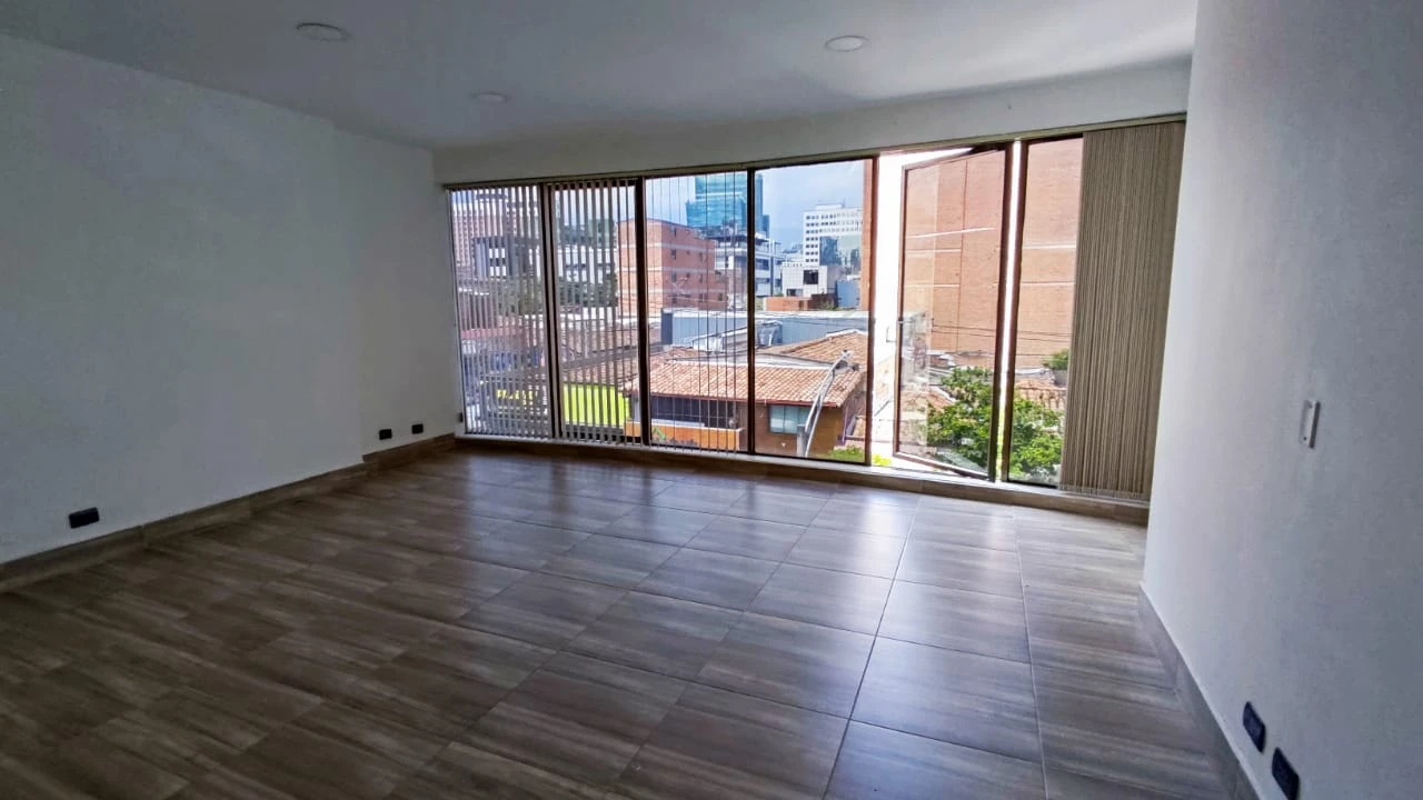 Oficina en Arriendo sector poblado la 10
