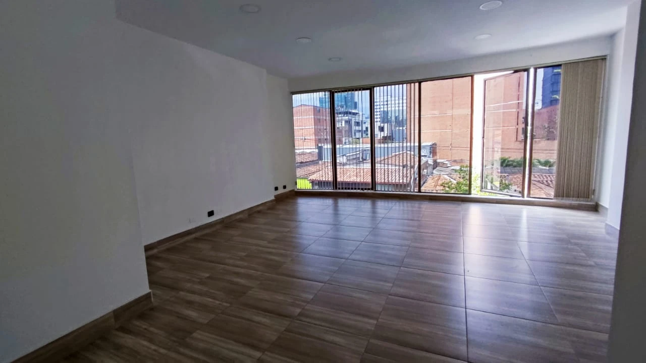 Oficina en Arriendo sector poblado la 10