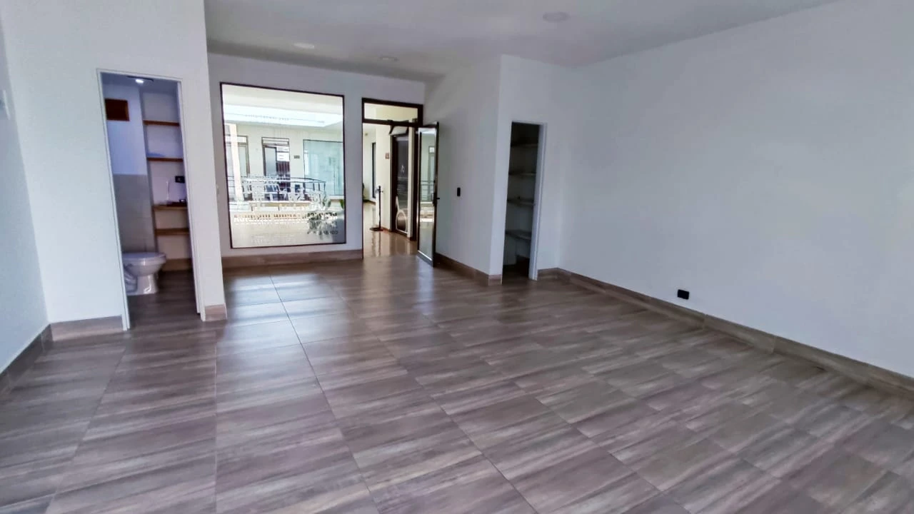 Oficina en Arriendo sector poblado la 10