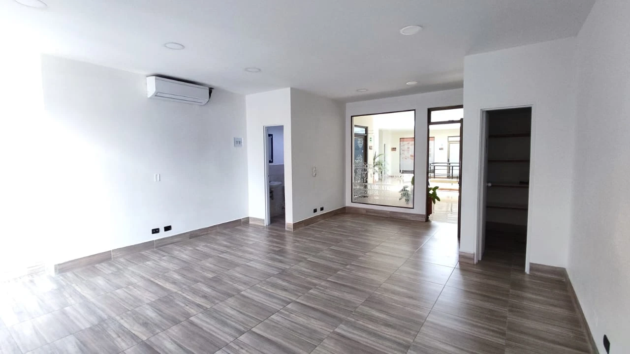 Oficina en Arriendo sector poblado la 10