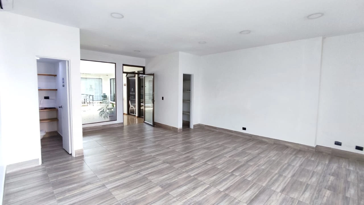 Oficina en Arriendo sector poblado la 10