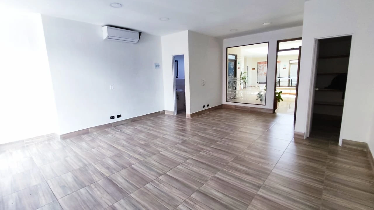 Oficina en Arriendo sector poblado la 10