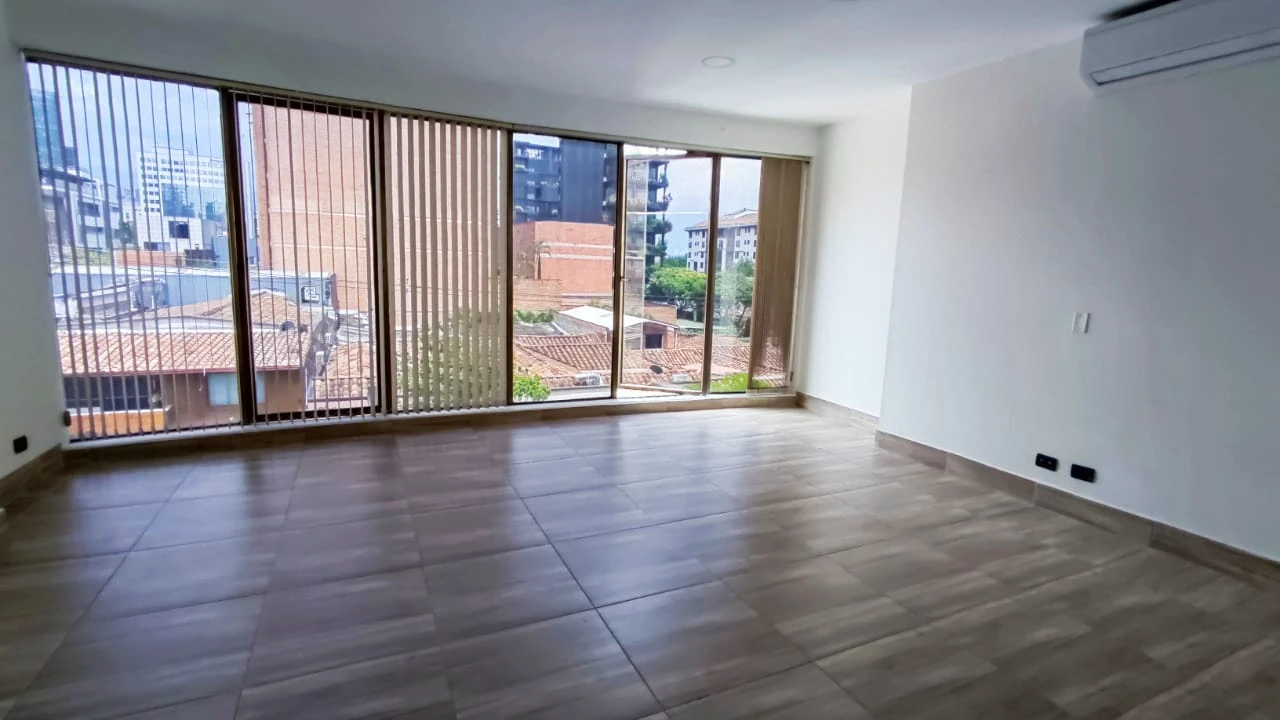 Oficina en Arriendo sector poblado la 10
