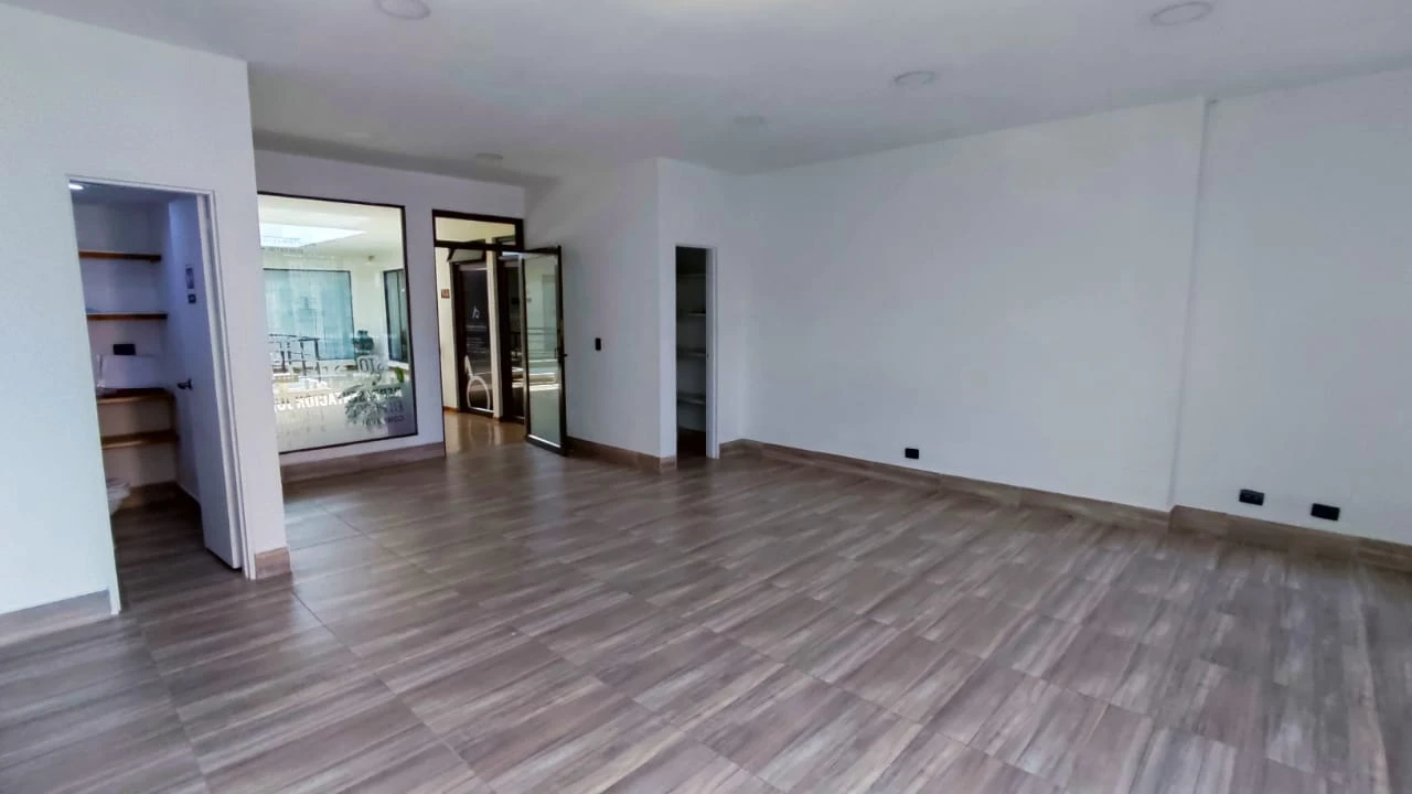 Oficina en Arriendo sector poblado la 10