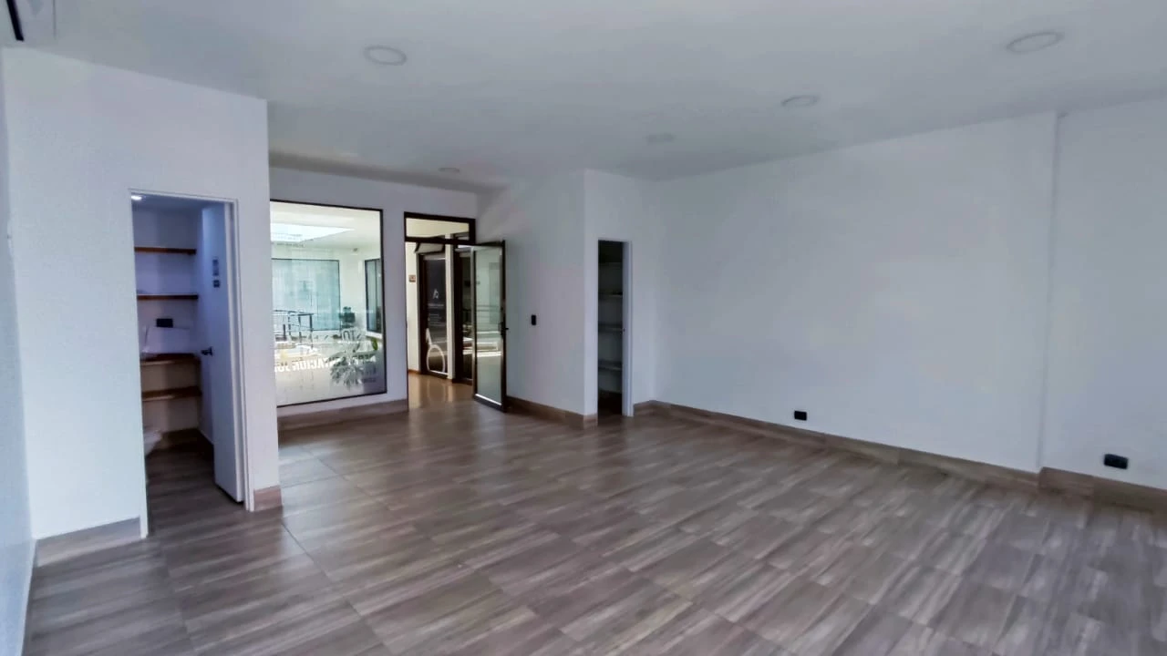 Oficina en Arriendo sector poblado la 10