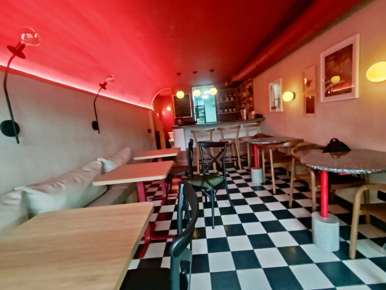 Local comercial cerca al parque Yeras
