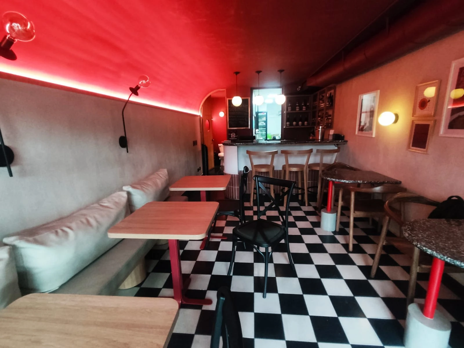 Local comercial cerca al parque Yeras
