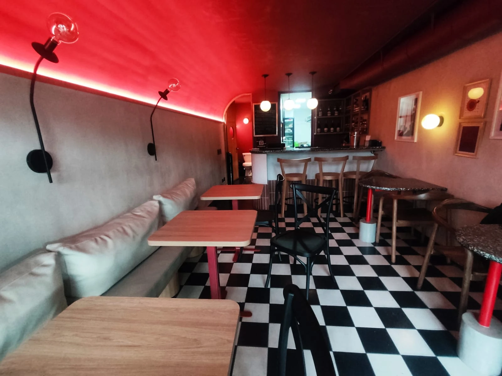 Local comercial cerca al parque Yeras