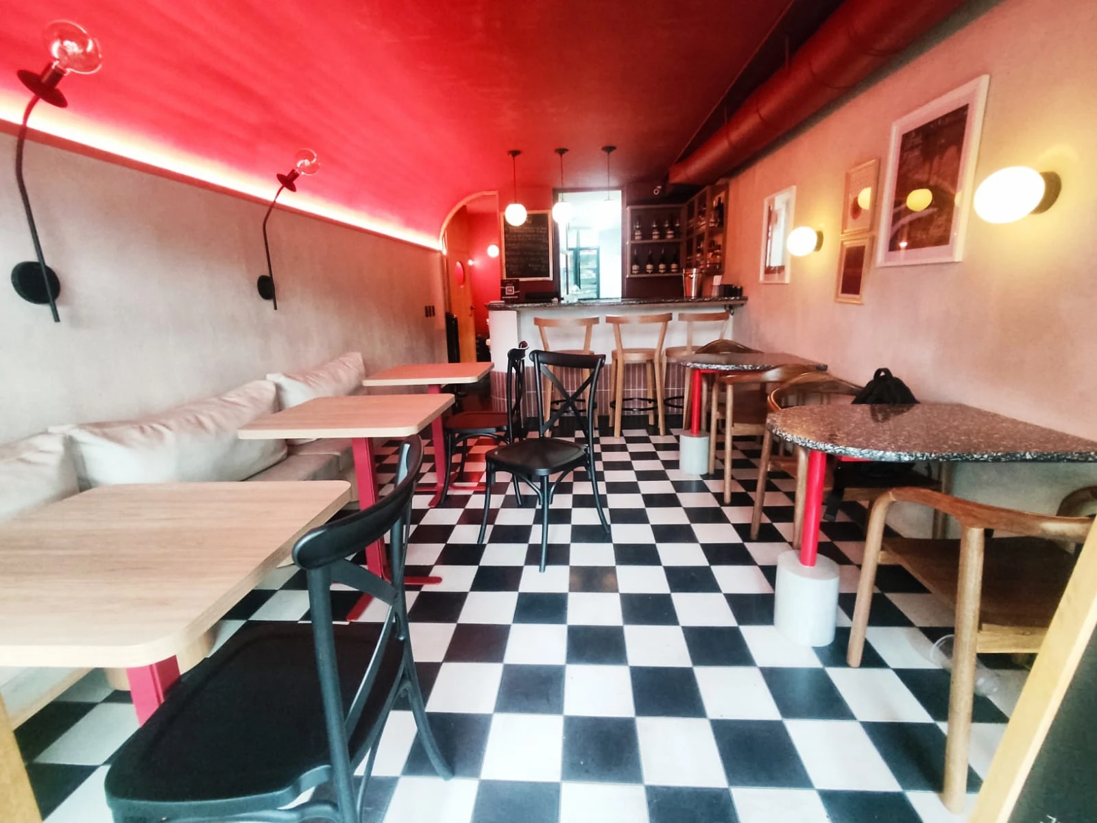 Local comercial cerca al parque Yeras