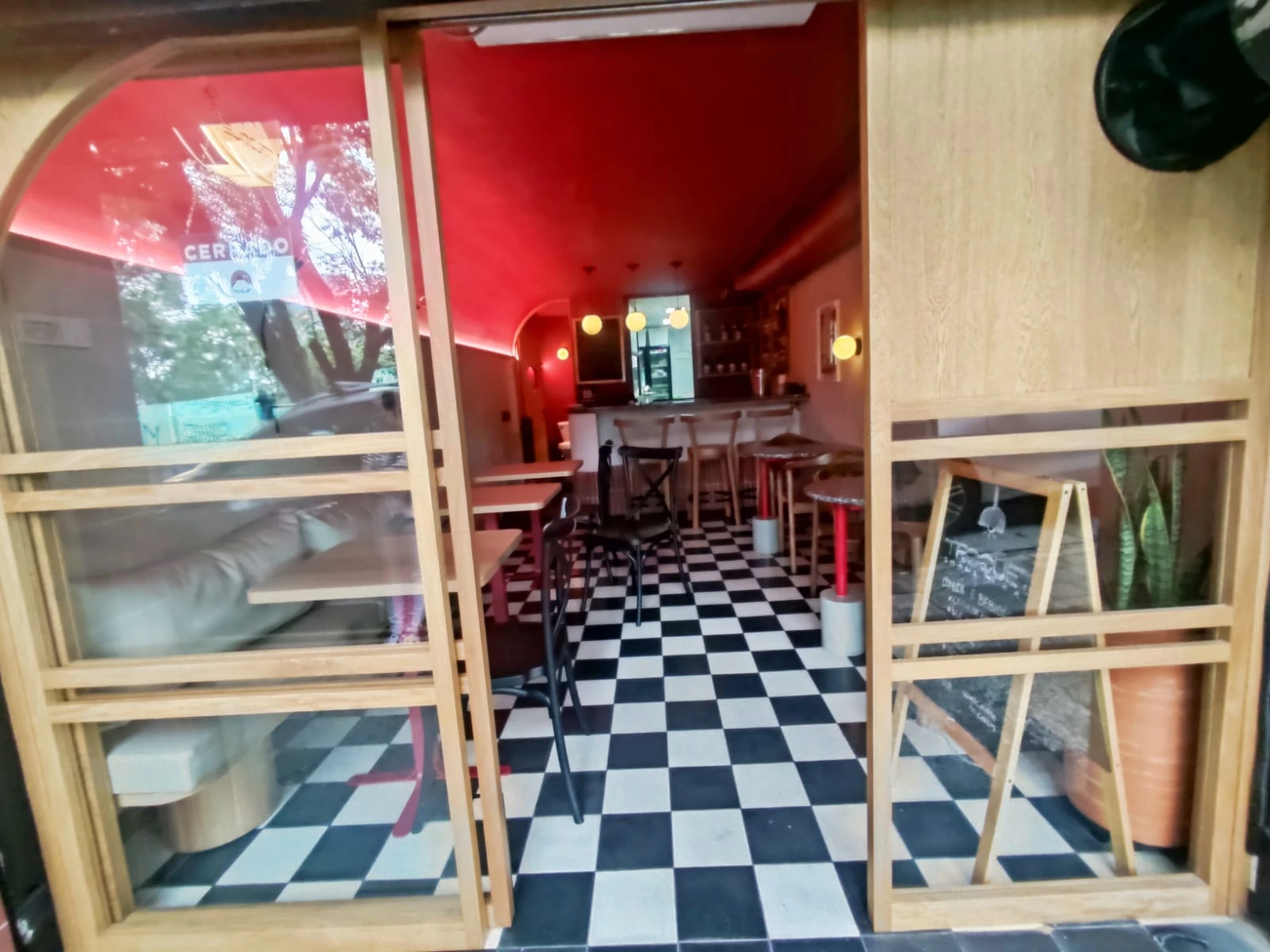 Local comercial cerca al parque Yeras