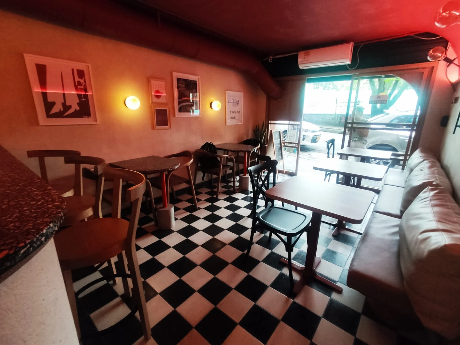 Local comercial cerca al parque Yeras