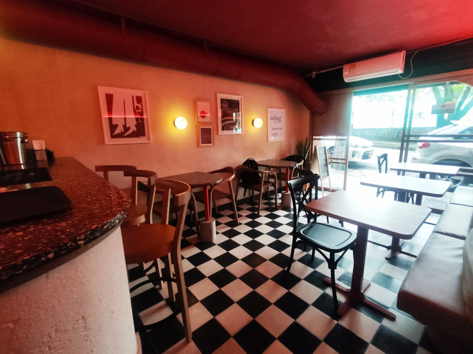 Local comercial cerca al parque Yeras