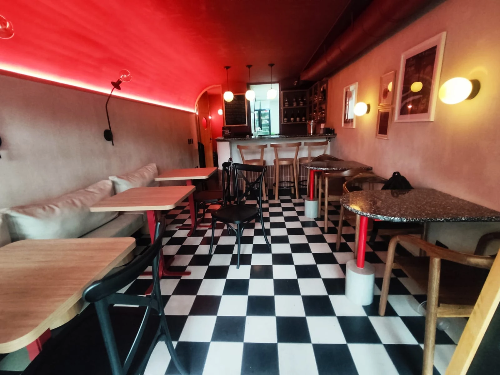 Local comercial cerca al parque Yeras