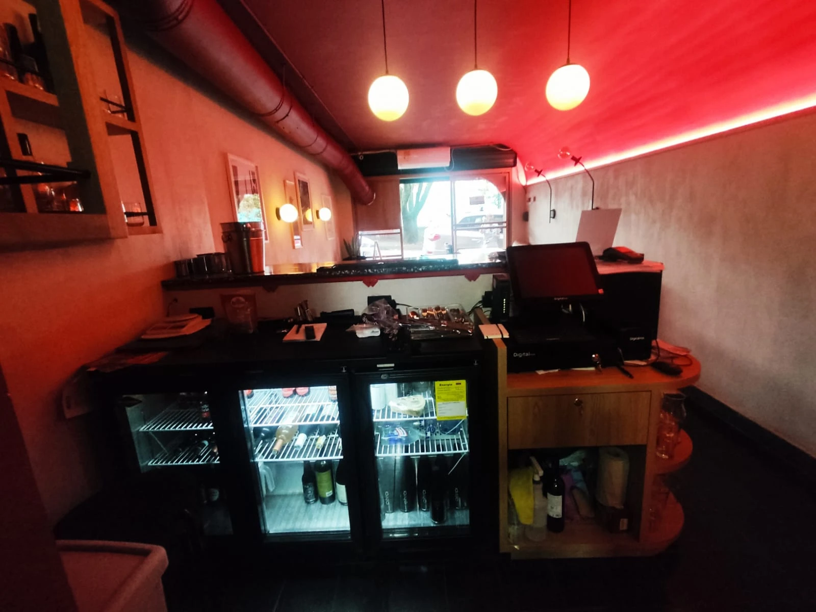 Local comercial cerca al parque Yeras