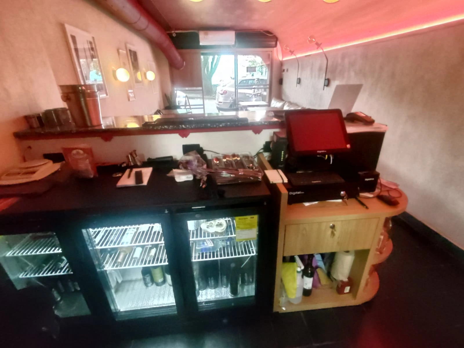 Local comercial cerca al parque Yeras