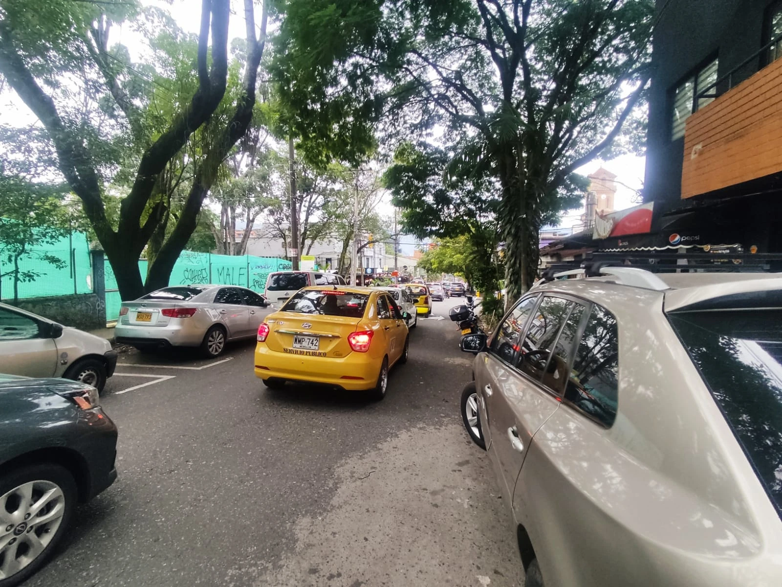 Local comercial cerca al parque Yeras
