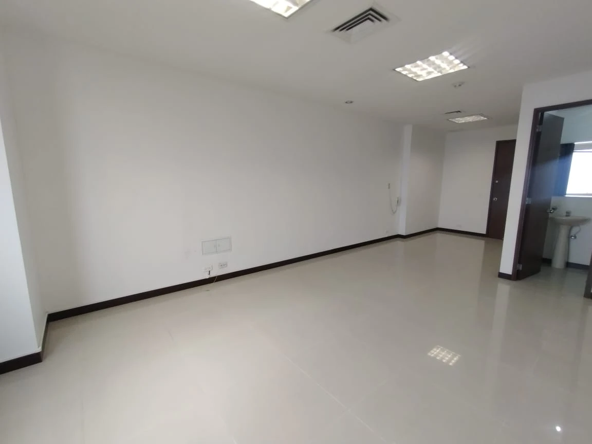 Oficina en arriendo sector Transversal Superior