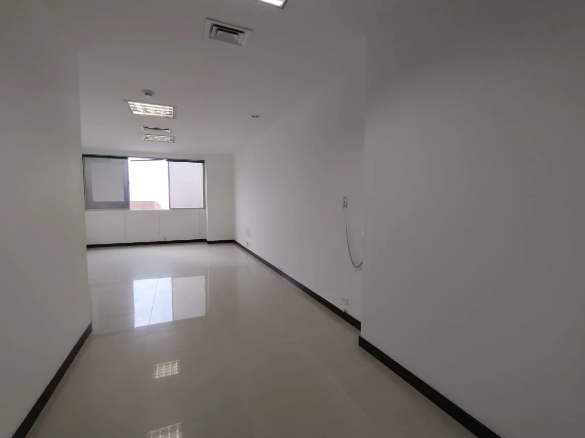 Oficina en arriendo sector Transversal Superior