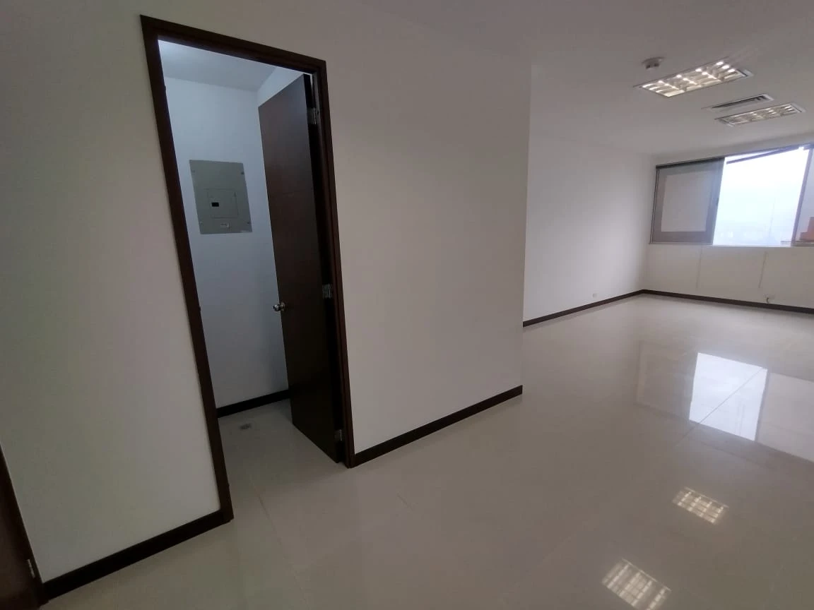 Oficina en arriendo sector Transversal Superior