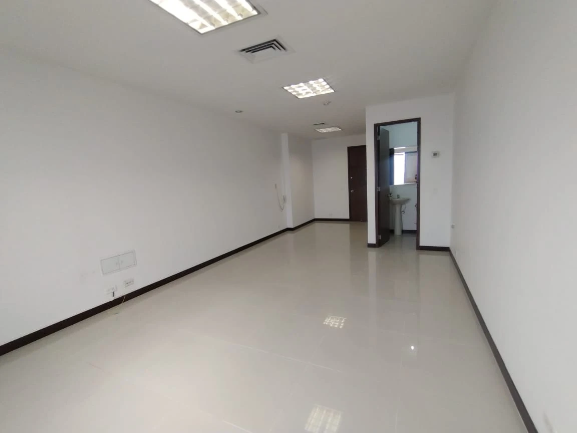 Oficina en arriendo sector Transversal Superior