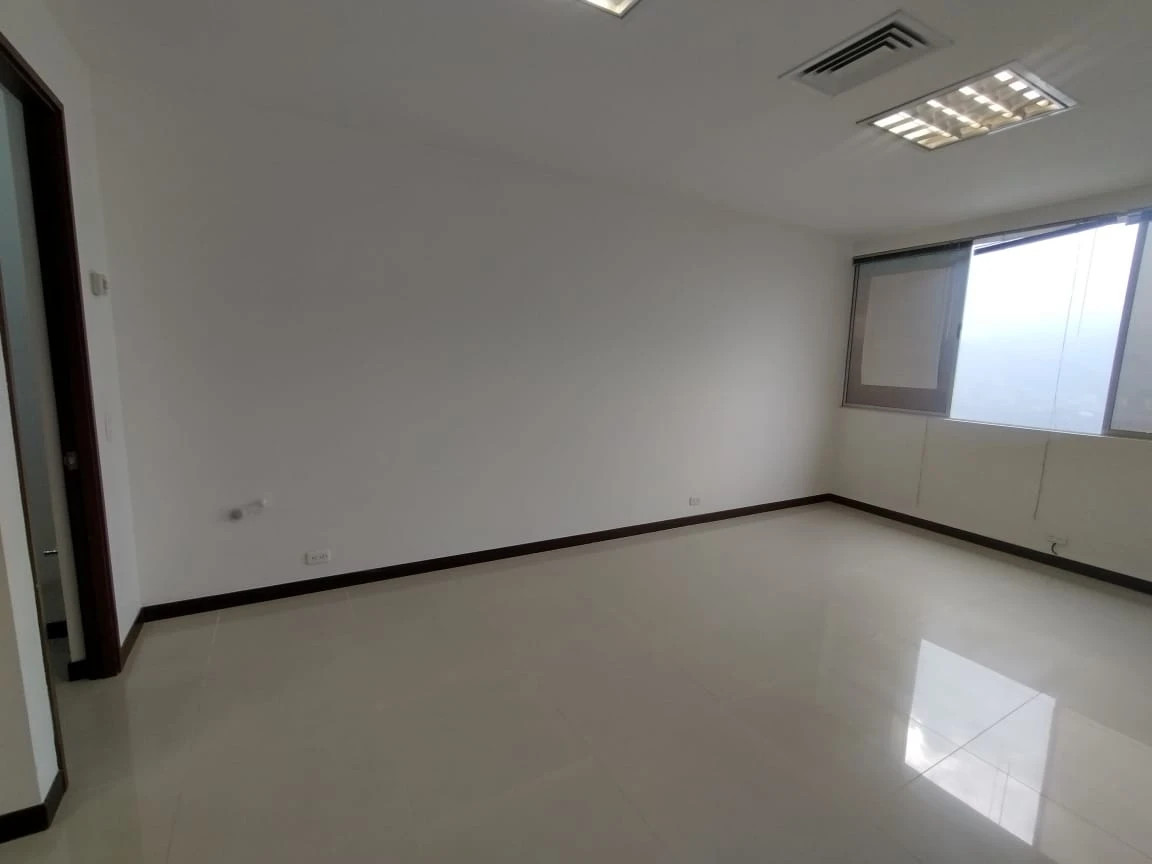 Oficina en arriendo sector Transversal Superior