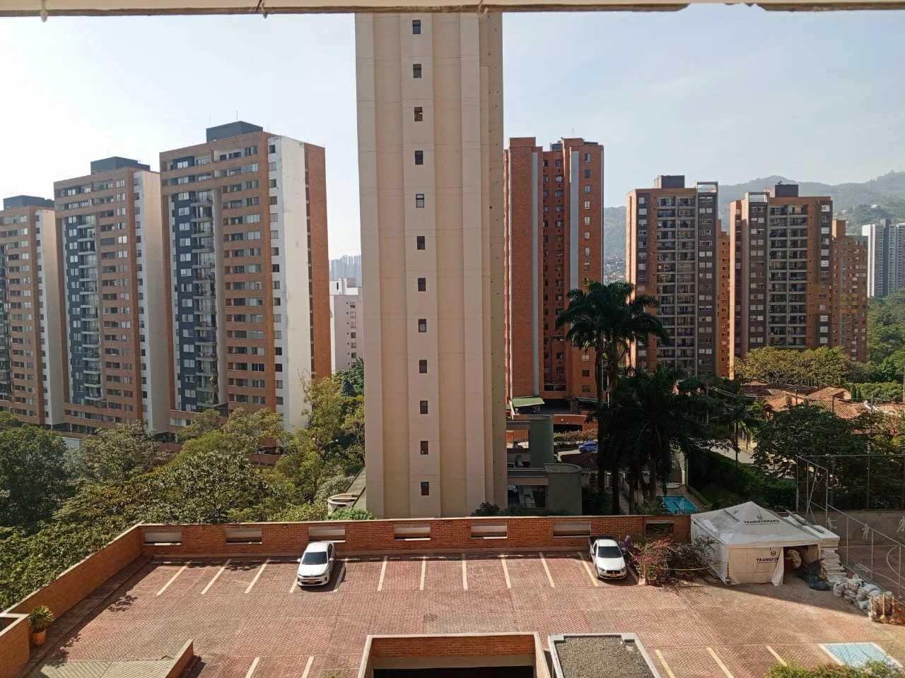 Apartamento en arriendo Loma de los  Bernal 