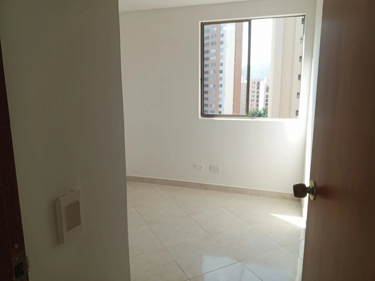 Apartamento en arriendo Loma de los  Bernal 