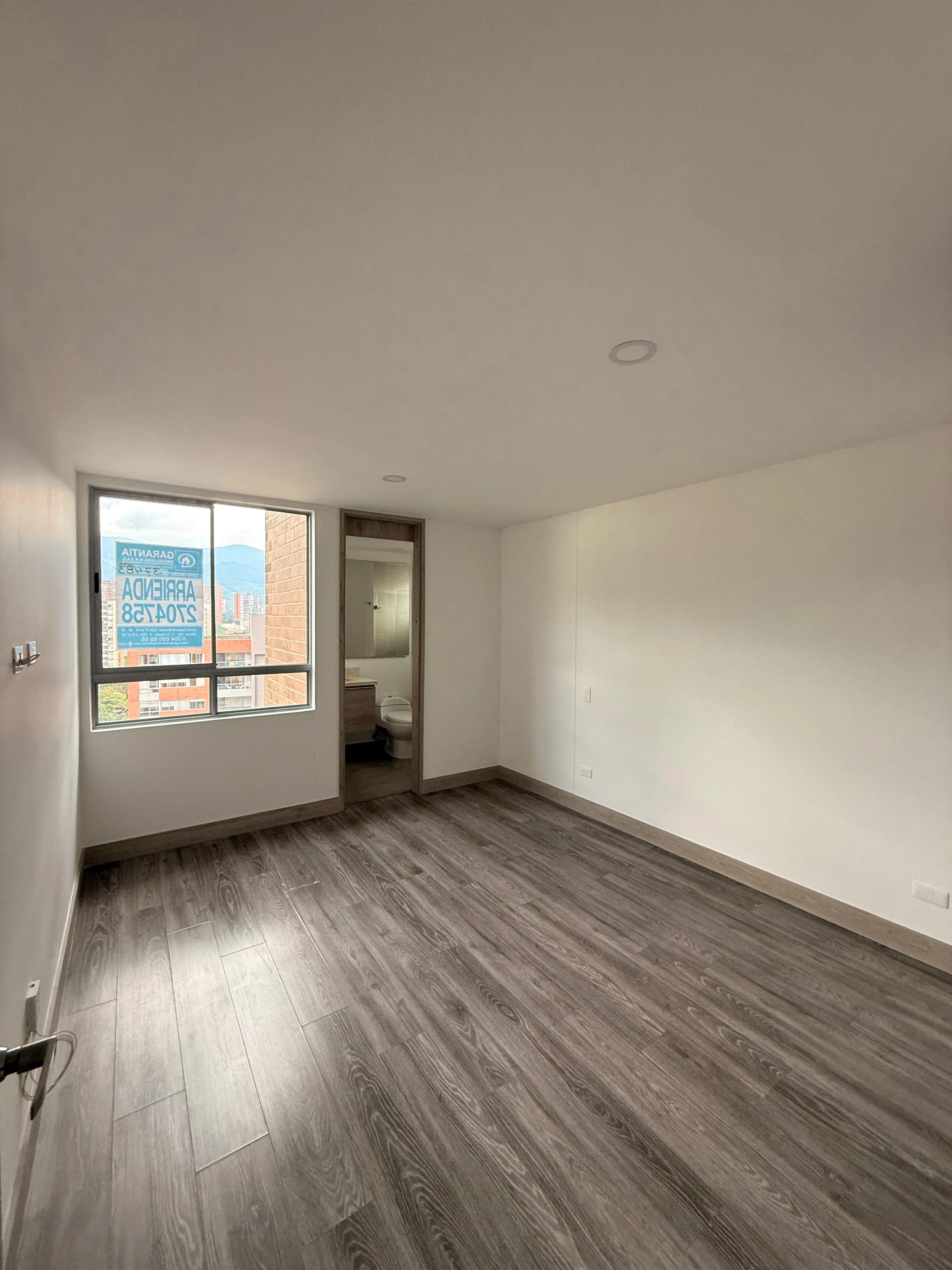 Arriendo Apartamento en Envigado Sector Loma de los Mesa