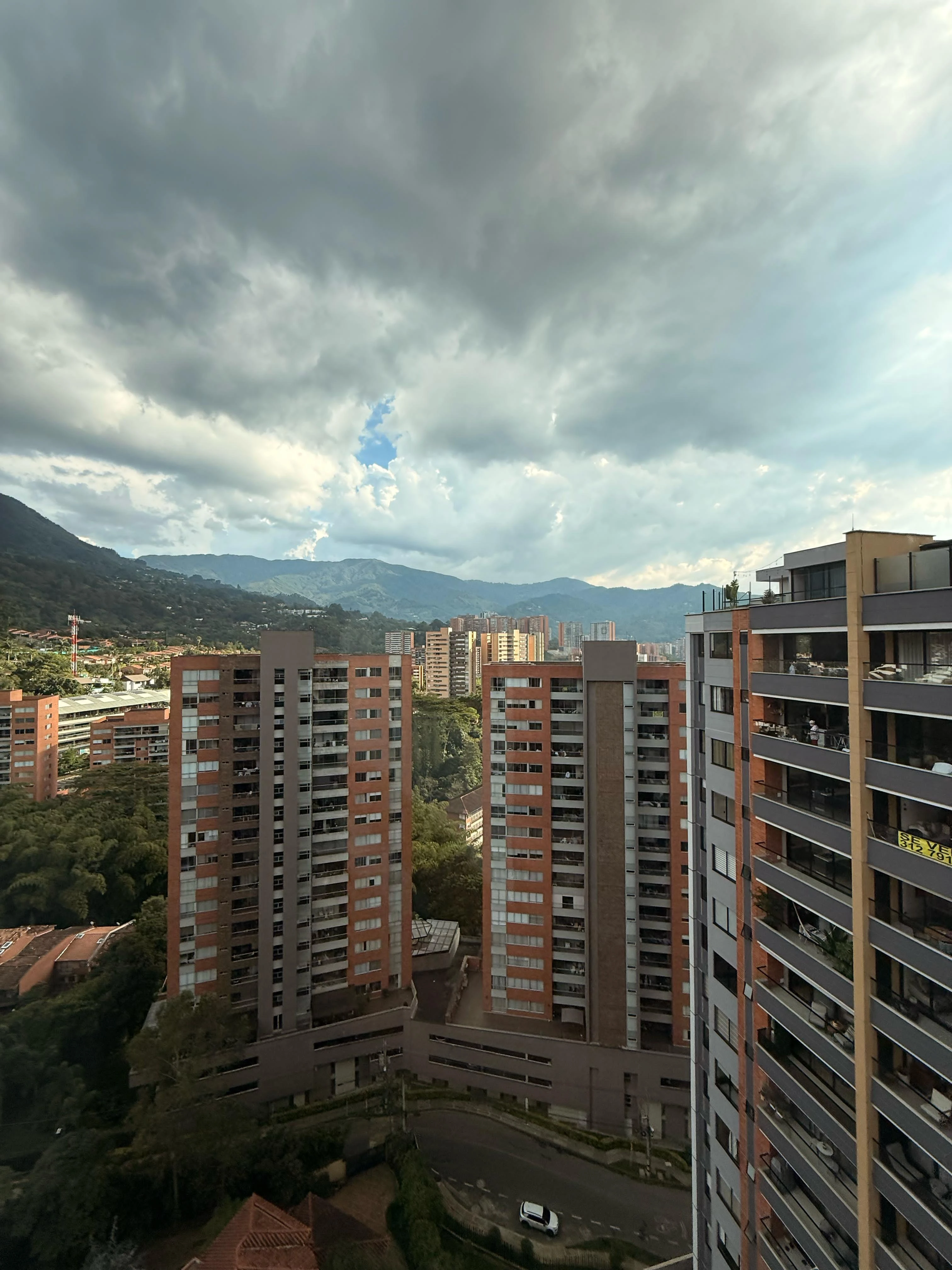 Arriendo Apartamento en Envigado Sector Loma de los Mesa