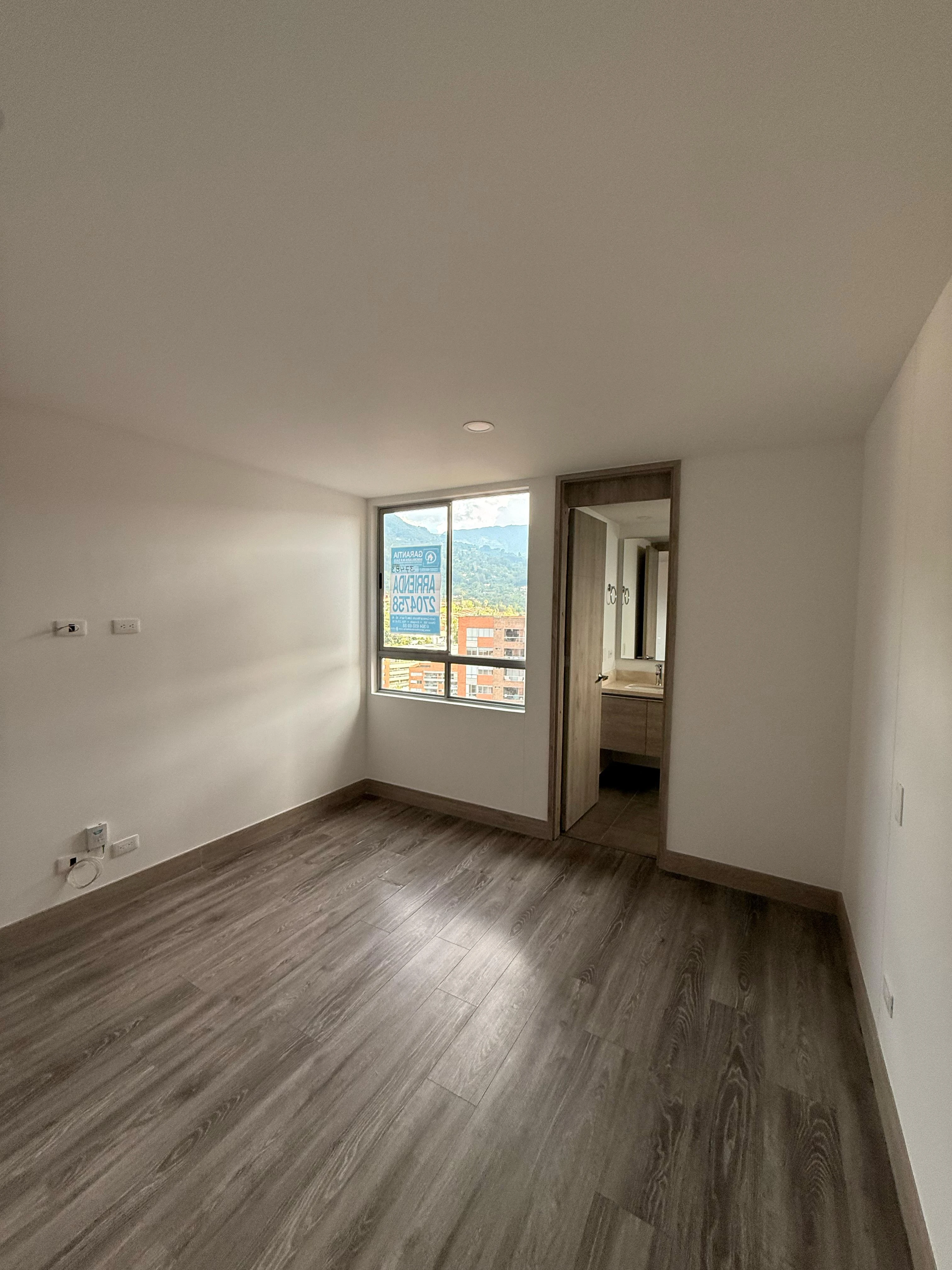Arriendo Apartamento en Envigado Sector Loma de los Mesa