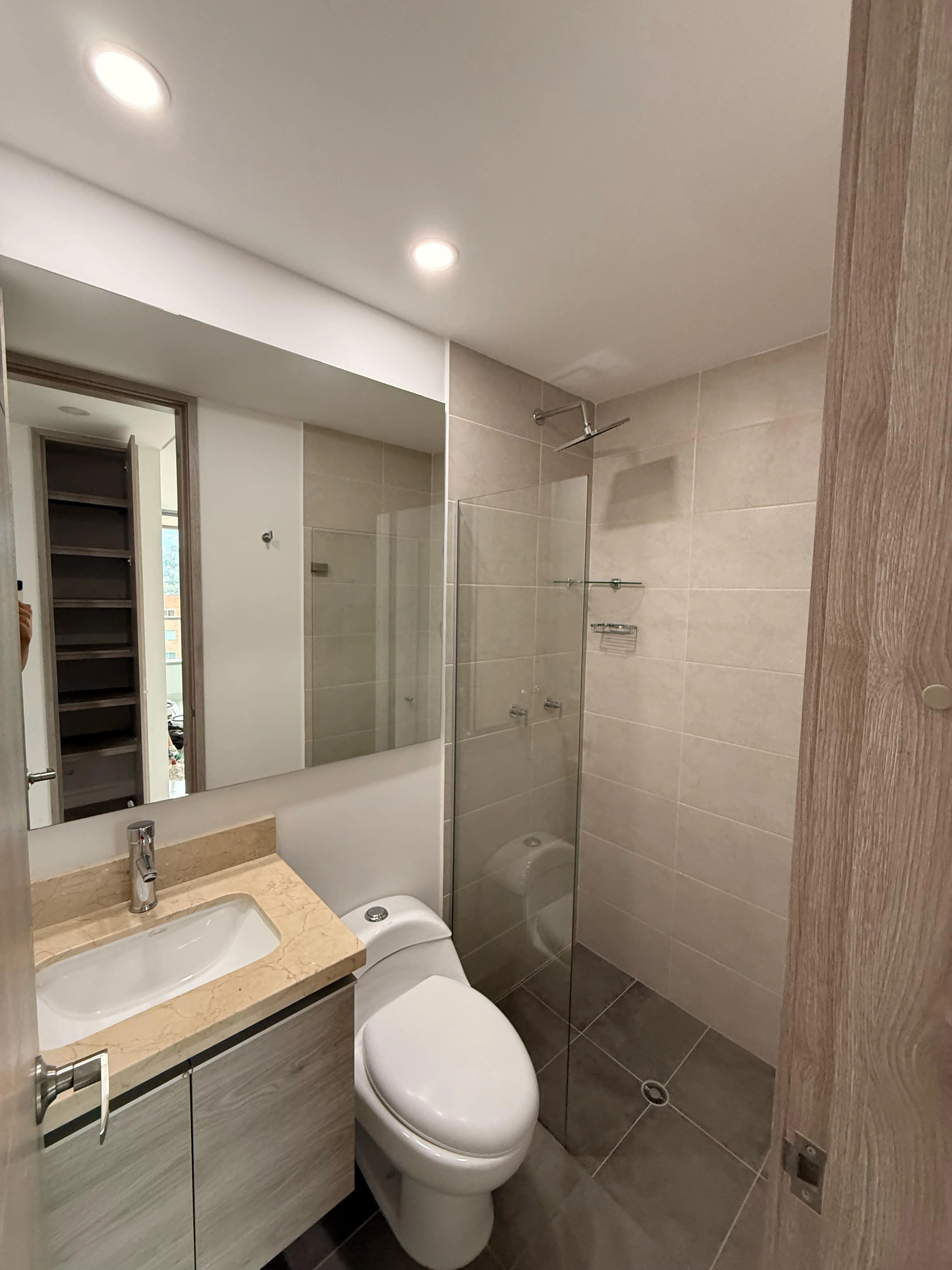 Arriendo Apartamento en Envigado Sector Loma de los Mesa