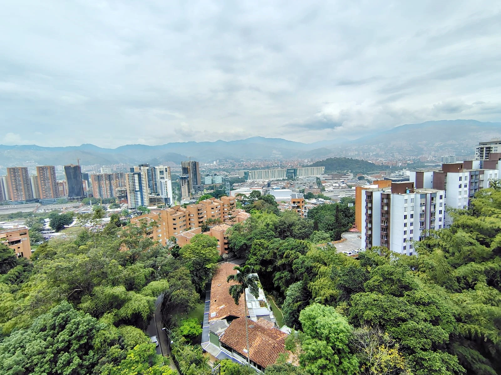 Apartamento en arriendo sector Loma del Encierro