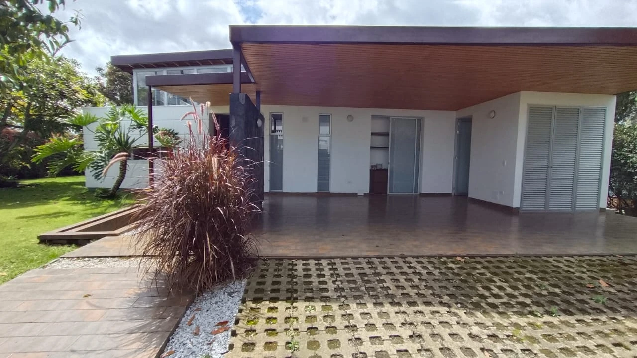 CASA LOTE EN ARRIENDO EN GUALANDAY RIONEGRO. 