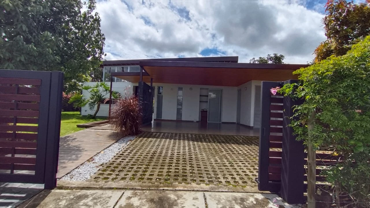 CASA LOTE EN ARRIENDO EN GUALANDAY RIONEGRO. 