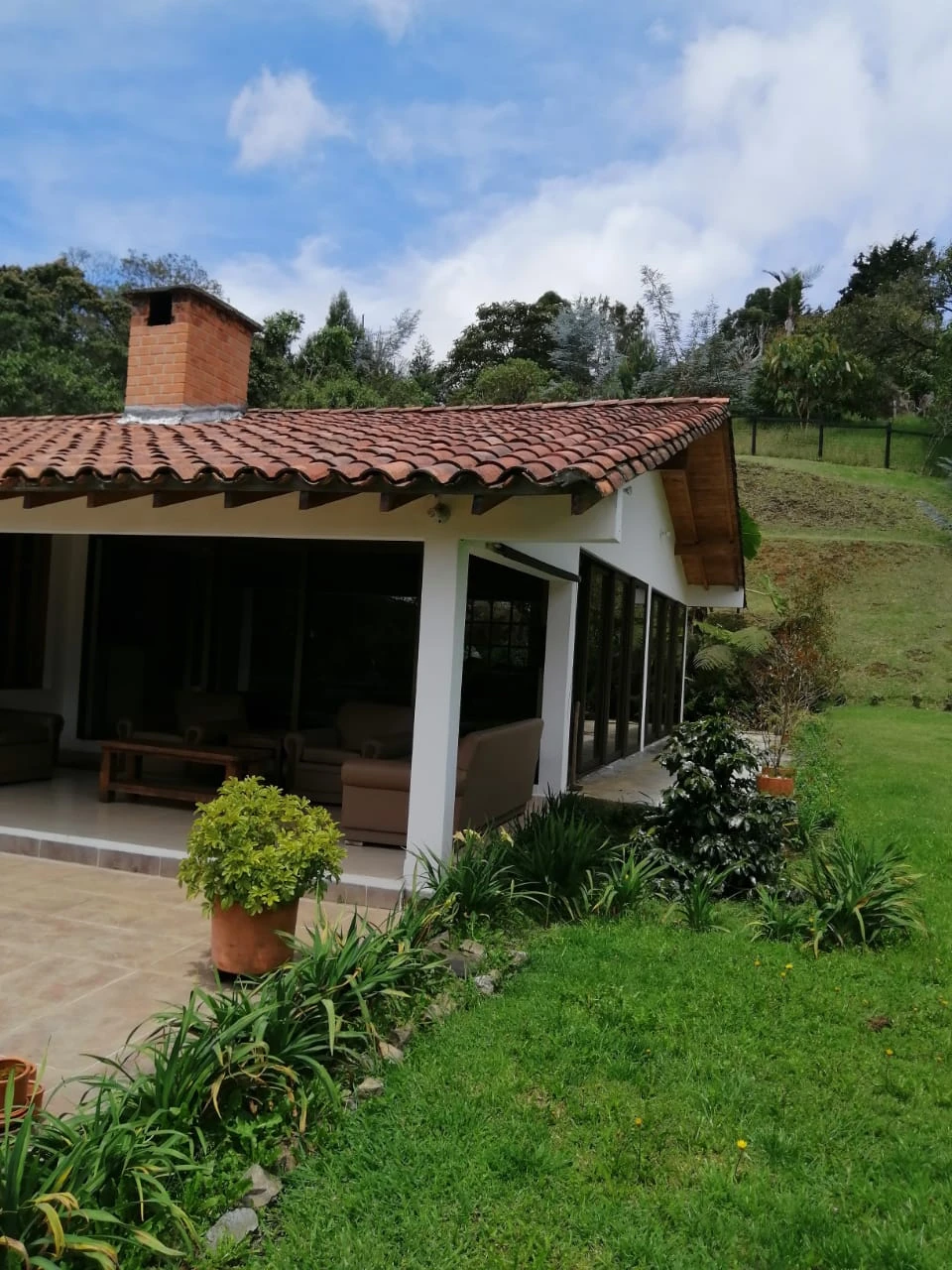 Casa campestre en arriendo y venta en el Retiro en Vía Palmas 