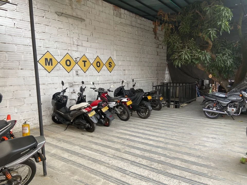 Parqueadero en venta sector Obra 2.000