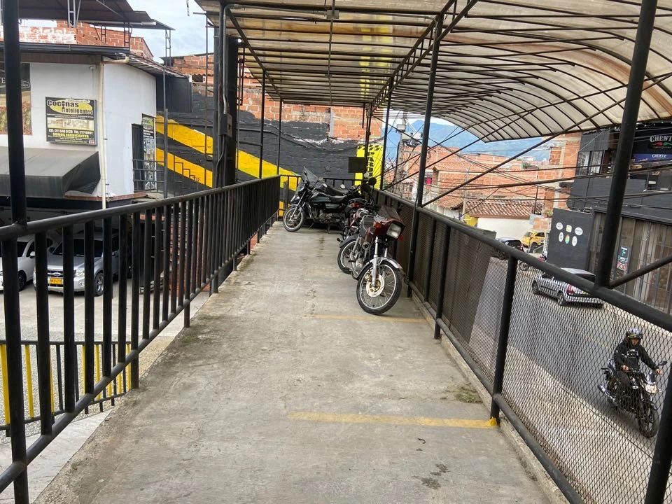 Parqueadero en venta sector Obra 2.000