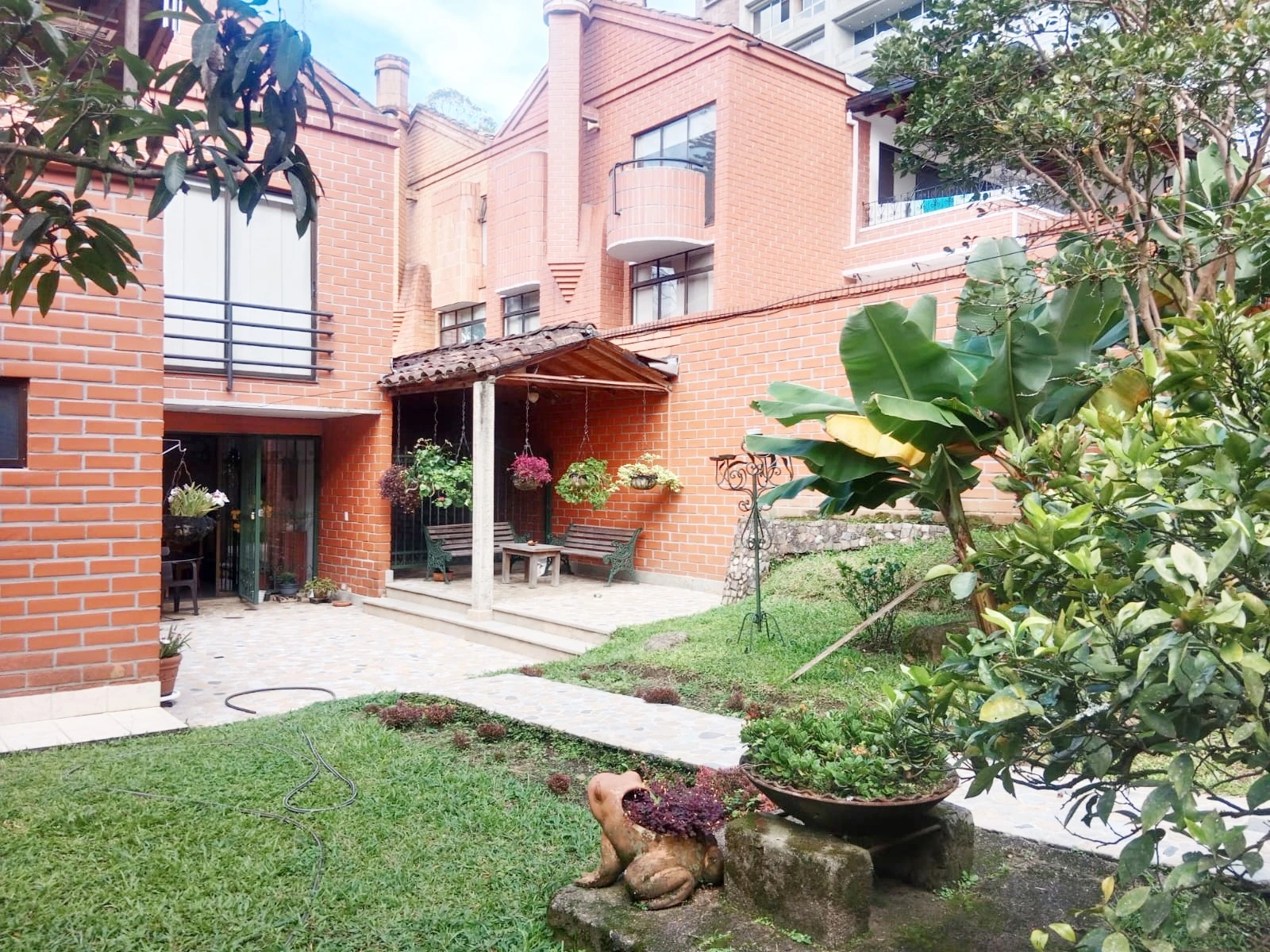 VENDO CASA EN EL POBLADO