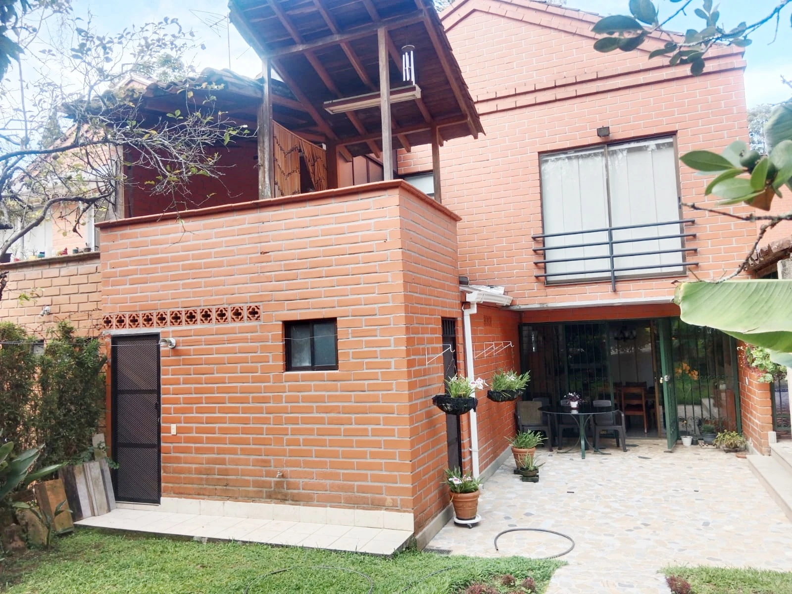 VENDO CASA EN EL POBLADO