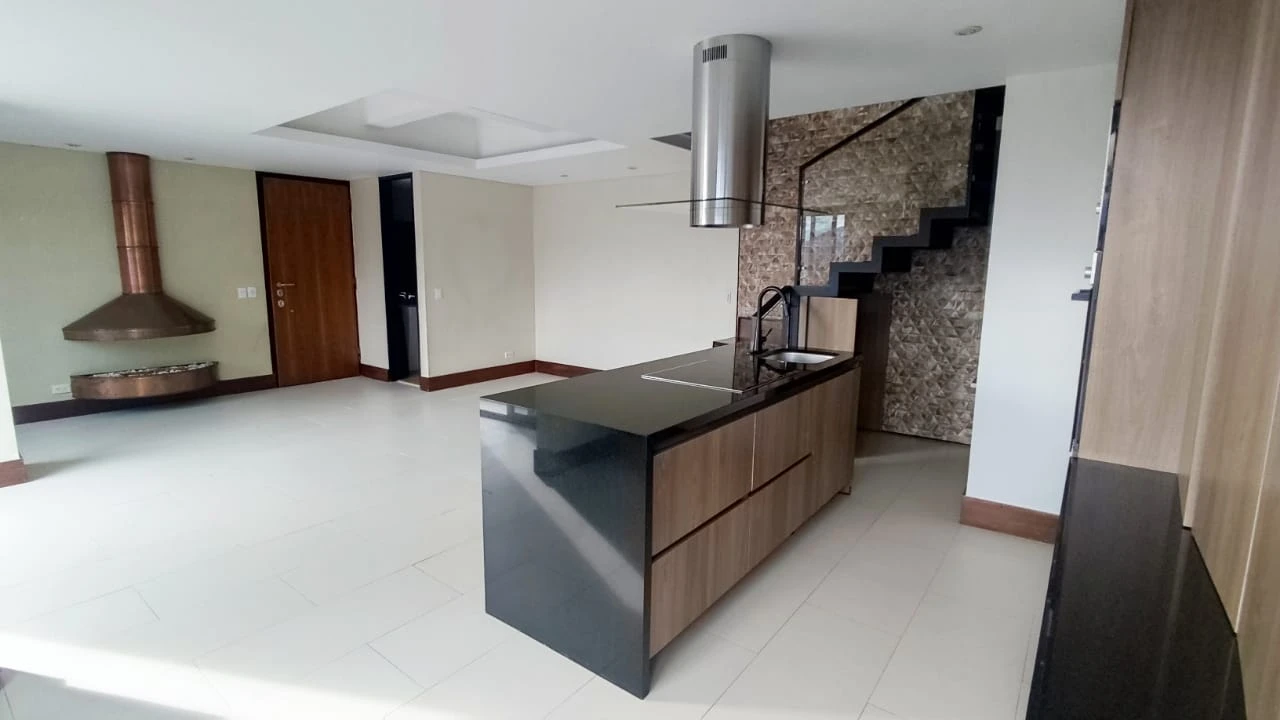 apartamento en arriendo sector superior padre marianito